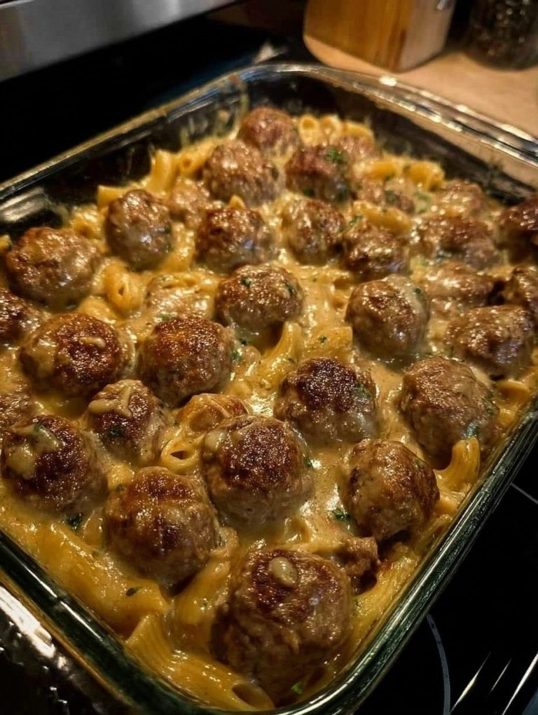 Cremige Fleischbällchen mit Eiernudeln & Schweizer Käse