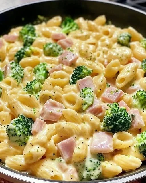 Pasta with broccoli and ham