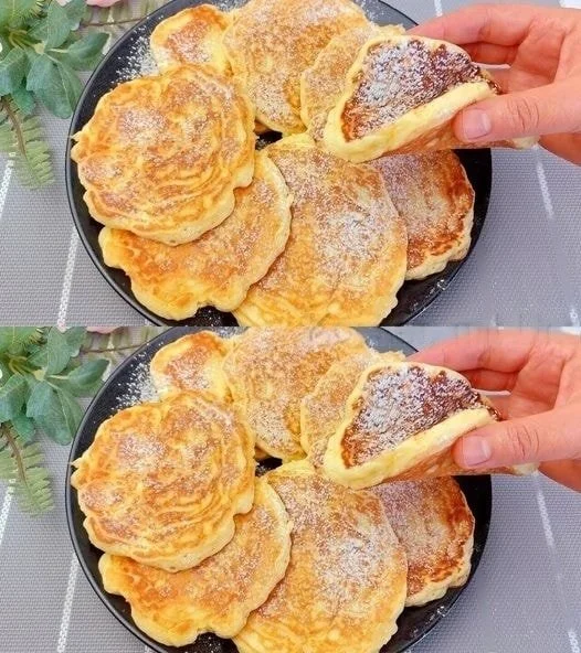 Leckere Apfel Joghurt Pfannkuchen auf einem Teller serviert