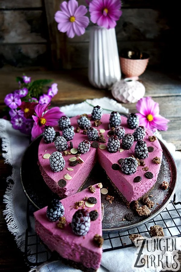 Brombeertorte mit Schokomüsli-Boden