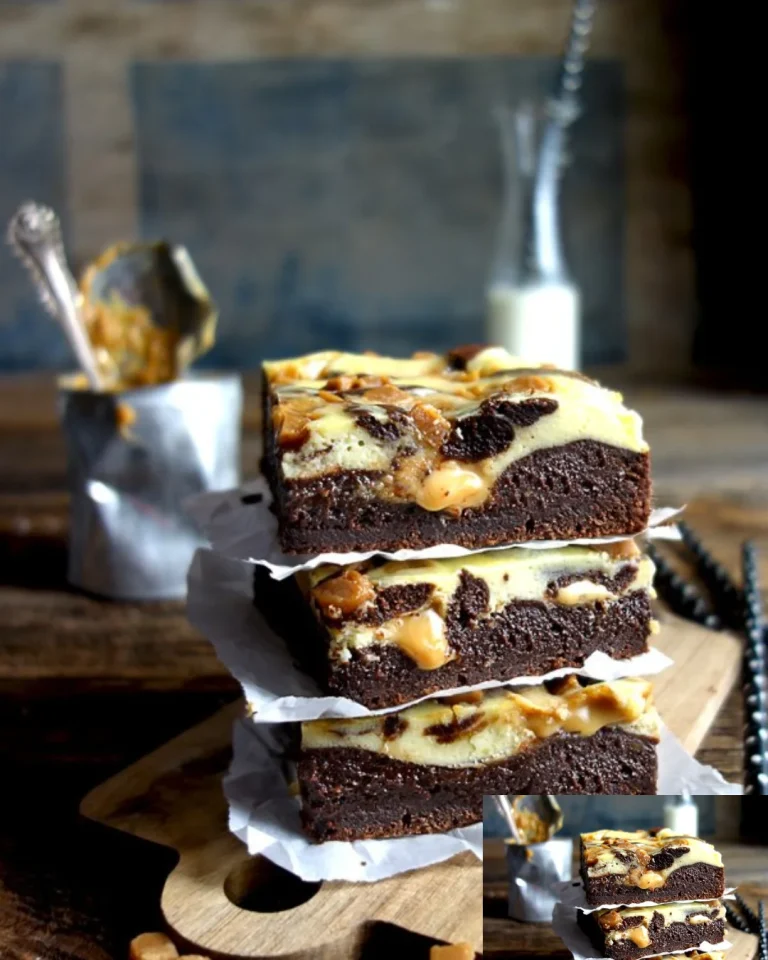 Brownies Käsekuchen mit Toffeeswirl auf einem Teller serviert