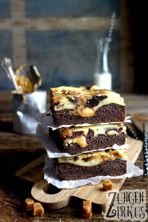 Brownies mit Käsekuchen und Toffeeswirl