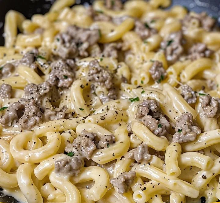 Cremige Alfredo-Pasta mit Hackfleisch