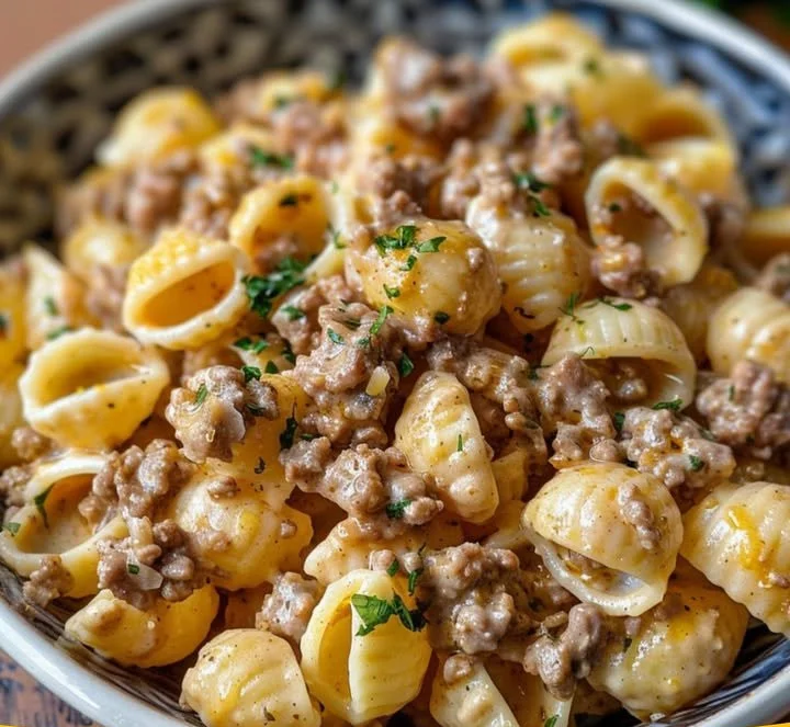 Cremiges Rinderhack mit Muschelnudeln