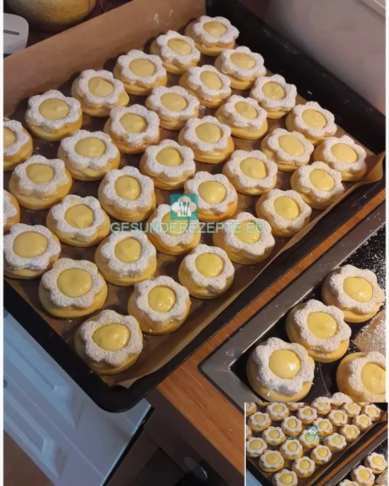 Leckere Eierlikörplätzchen auf einem Teller, ideal für festliche Anlässe.