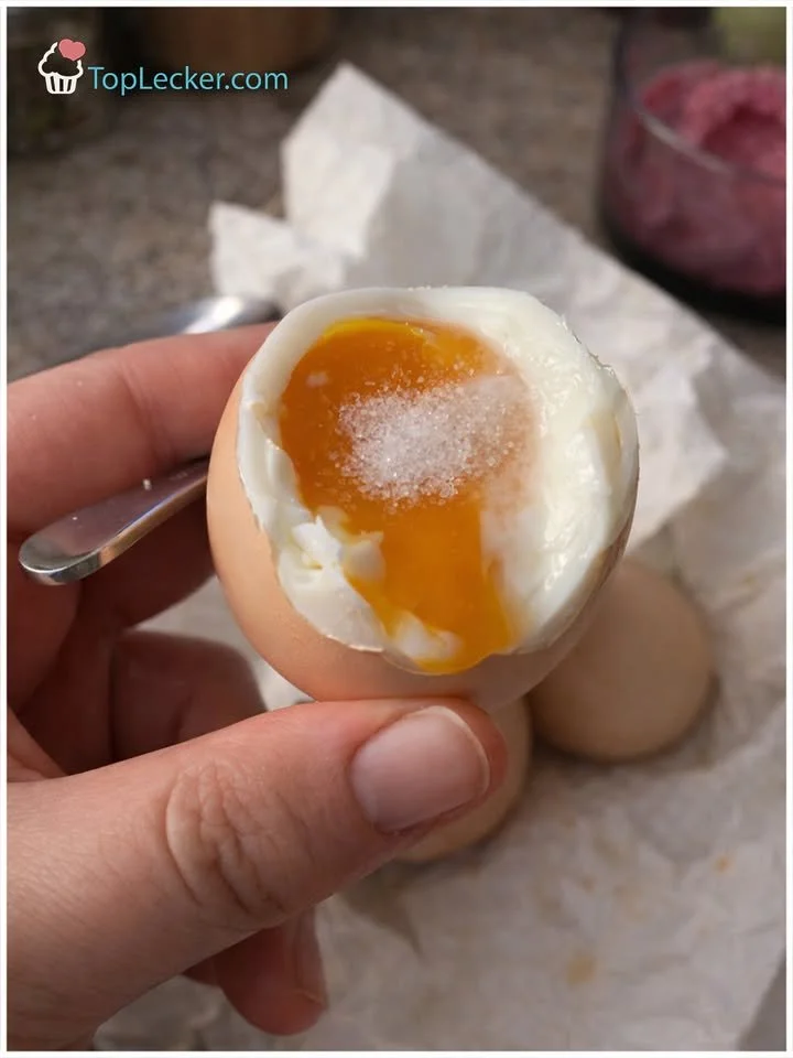 Frisch Hühnereier von Opa 😍 Bei mir muss Salz ran und bitte innen flüssig 😊