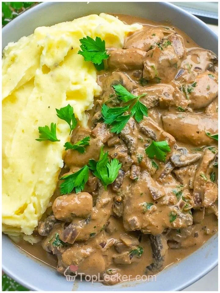 Geschnetzeltes mit Champignon-Rahmsoße & Kartoffelpüree