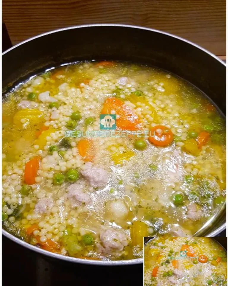 Schüssel Graupensuppe mit frischen Kräutern und Gemüse