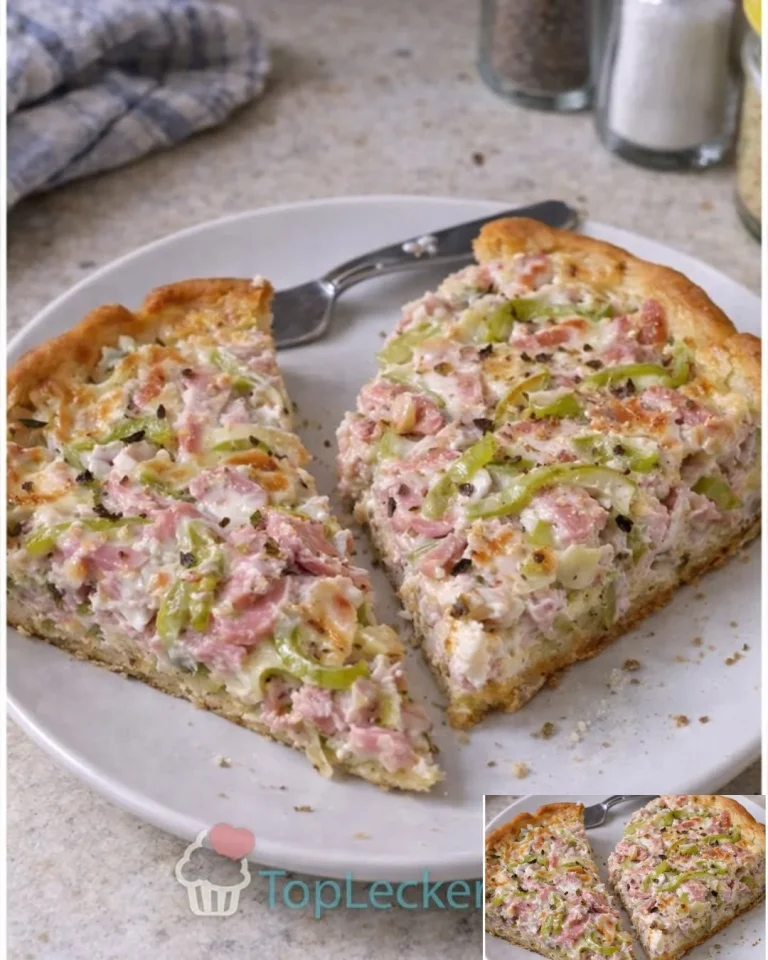 Herzhafte Schmand-Pizza mit Paprika frisch aus dem Ofen