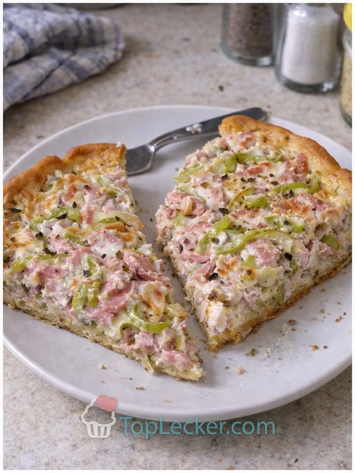 Herzhafte Schmand-Pizza mit Paprika