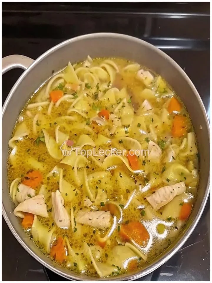 Hühnnersuppe mit Nudeln
