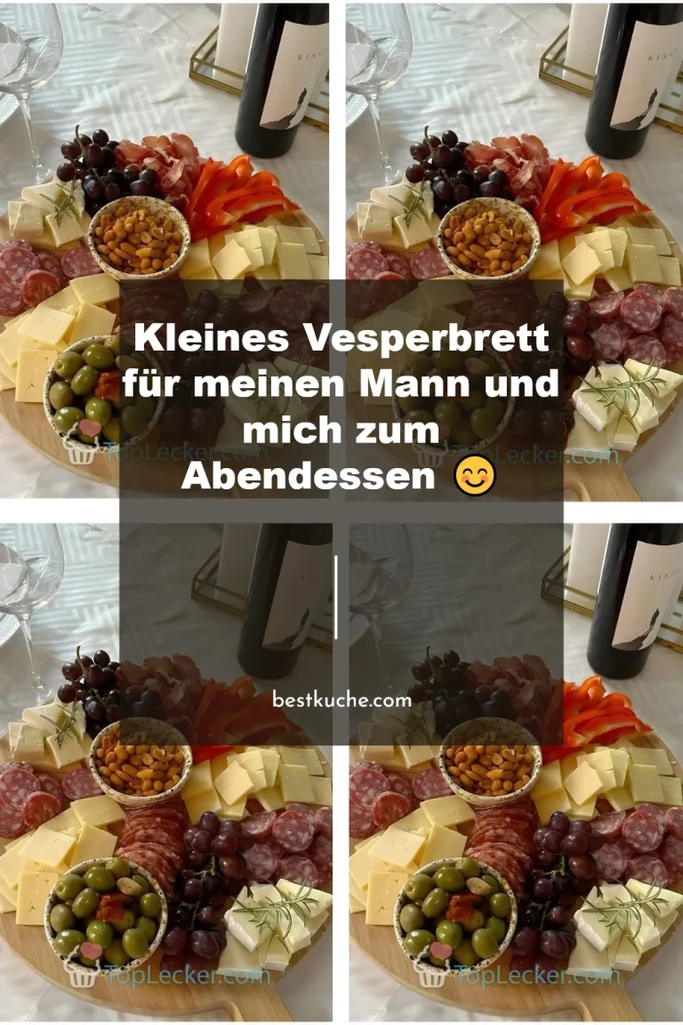 Kleines Vesperbrett für Abendessen mit leckeren Snacks und Getränken.