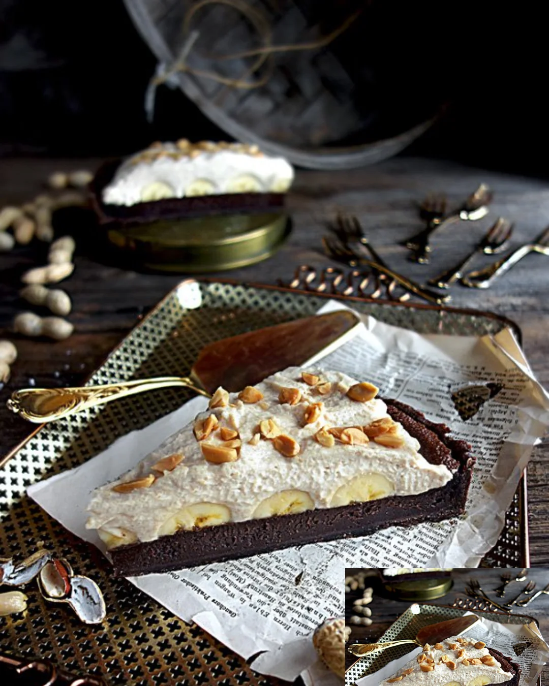 Mississippi-Erdnuss-Schlammpie mit cremiger Erdnussbutter und Schokoladensauce