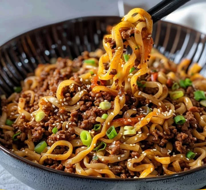 Mongolian Hackfleischnudeln