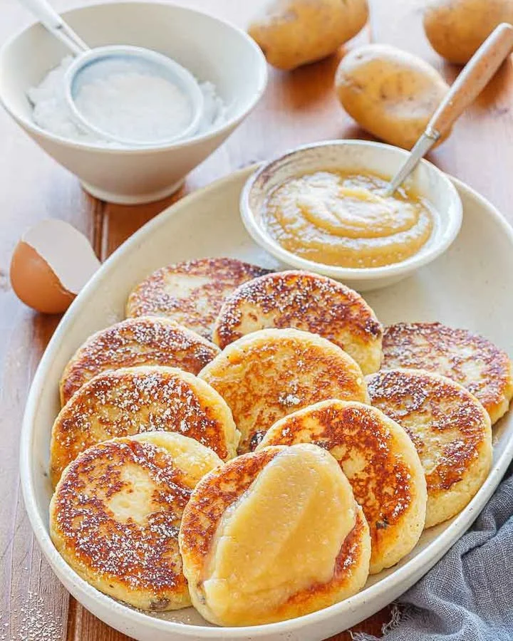 Hausgemachte Quarkkeulchen aus der Pfanne, perfekt für jedes Frühstück oder Dessert