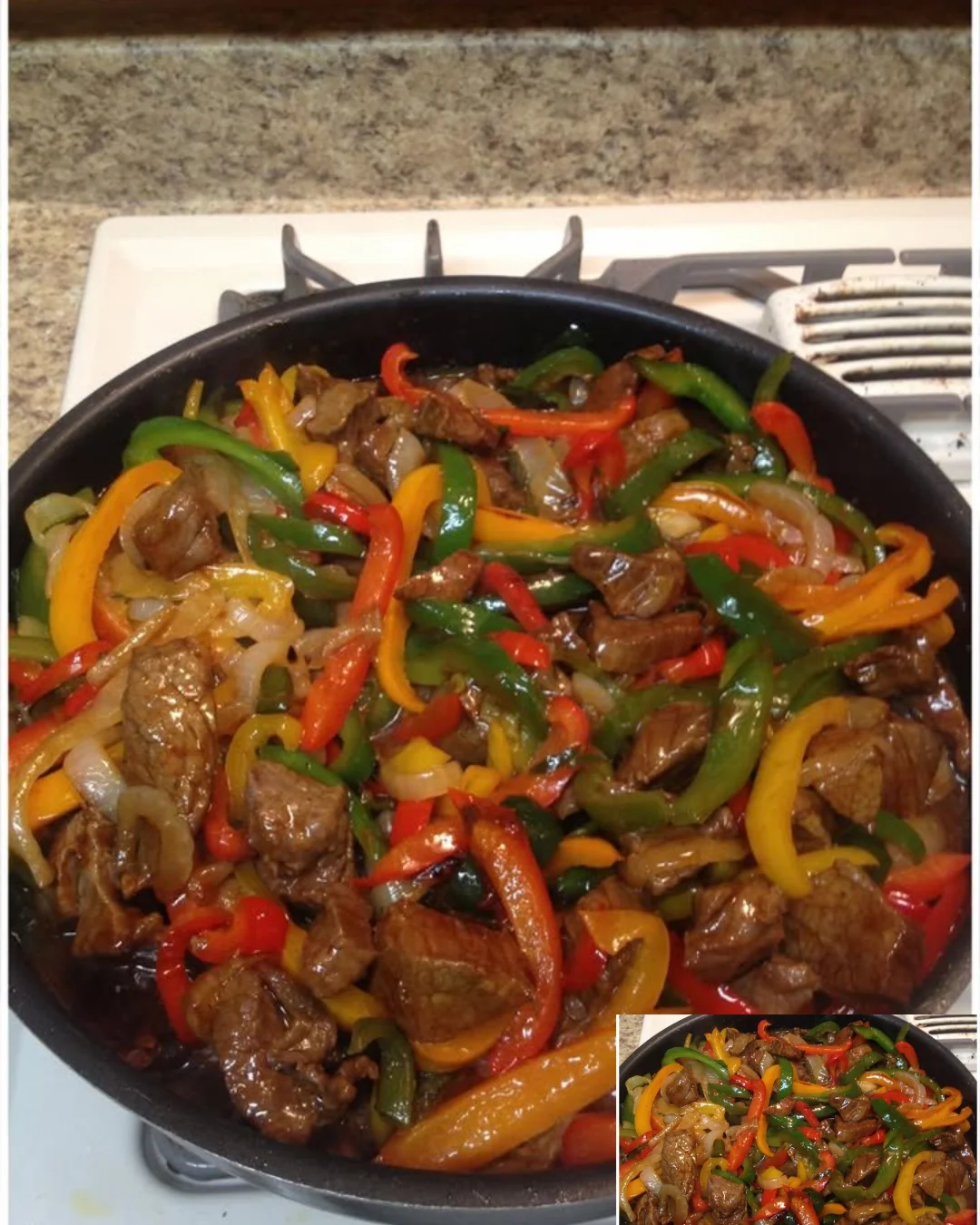 Rindfleisch mit Paprika und Zwiebeln