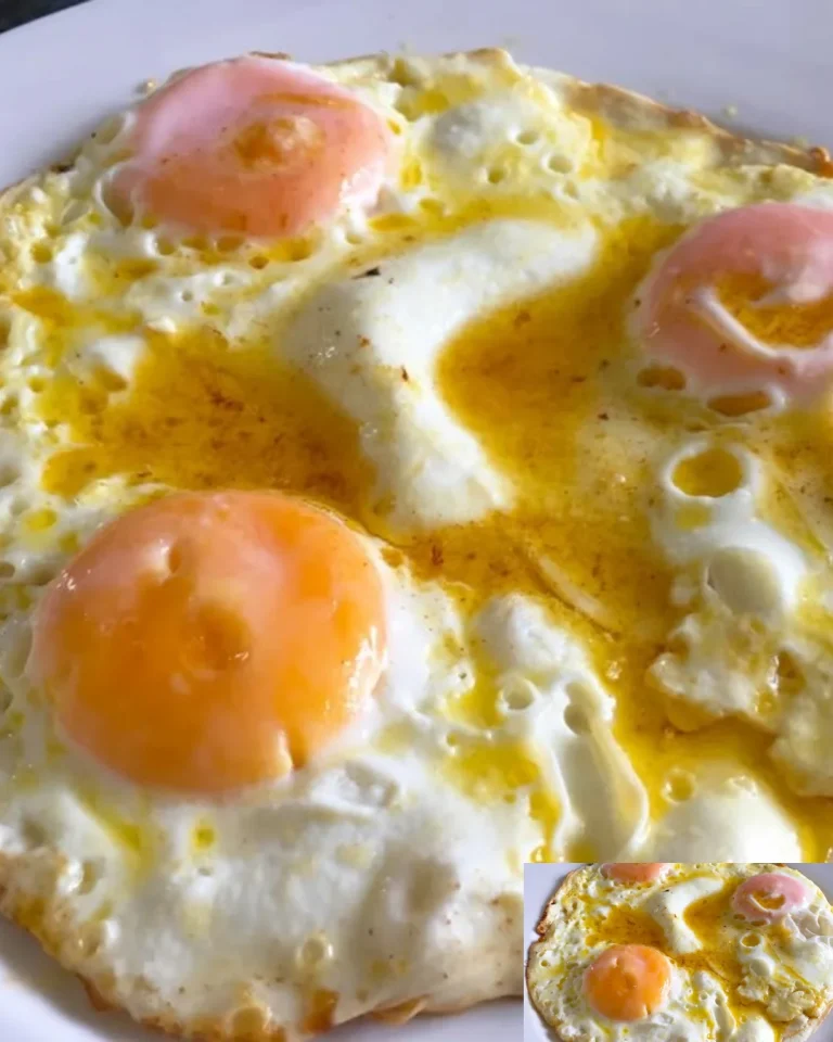 Leckere Spiegeleier, frisch zubereitet auf einem Teller serviert.