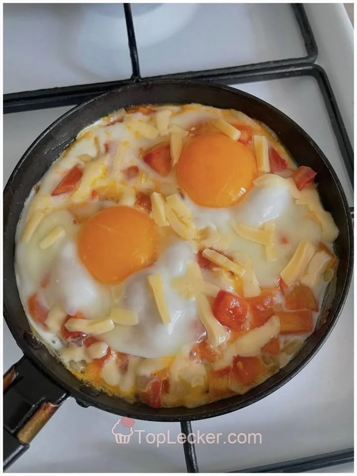 Spiegeleier mit Paprika und Käse