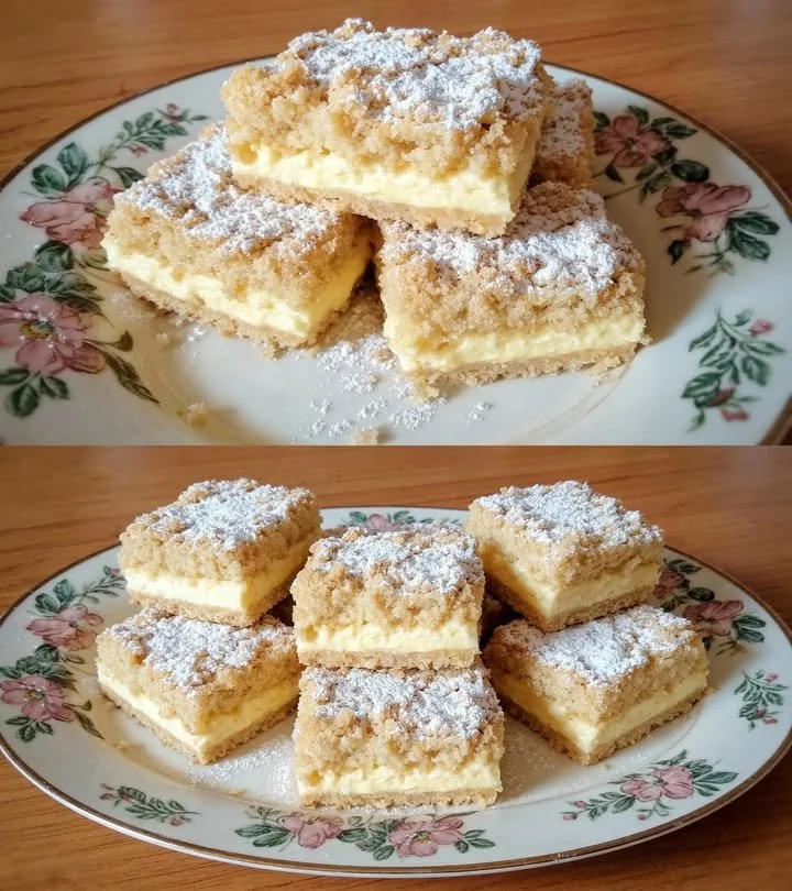 Vanillepudding mit knusprigen Streuseln auf einem Dessertteller