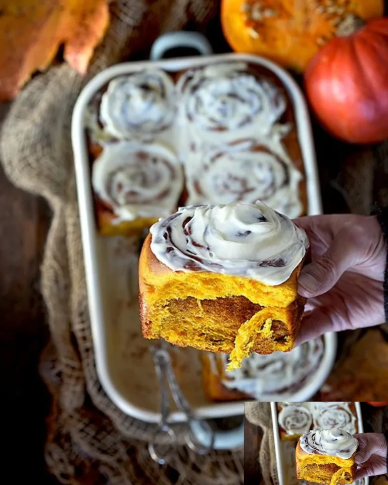 Würzige Kürbis-Zimtschnecken mit Zimt und Kürbis, perfekt für den Herbst.