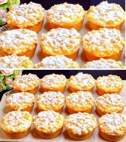 Fantastische Streuselmuffins mit Quark auf einem weißen Teller