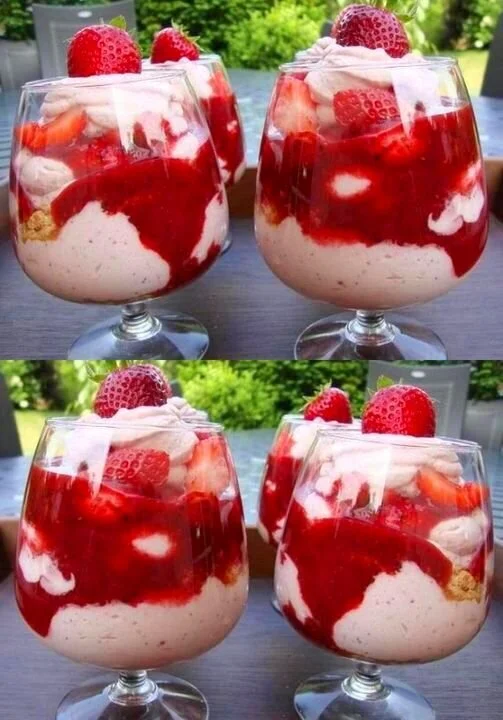Quarkdessert mit Erdbeeren
