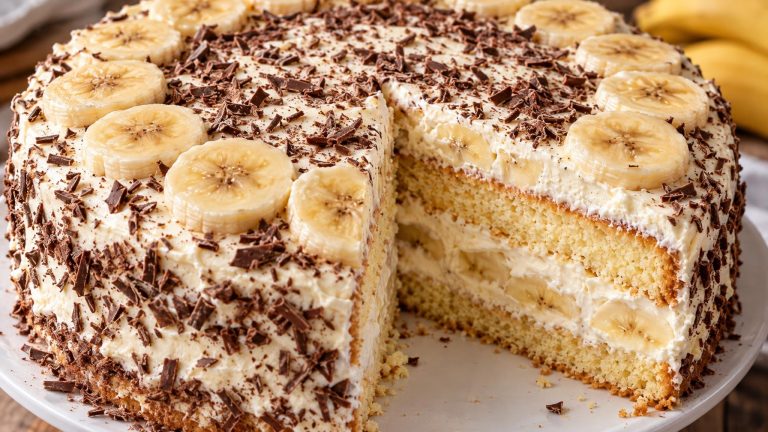 Bananentorte mit luftigem Biskuitboden